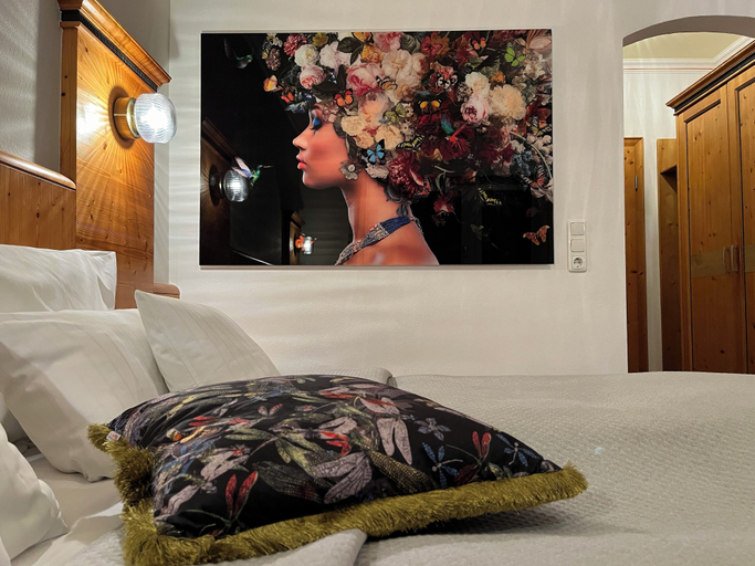 Bedroom 3, Hotel Sonnenhof, Regen