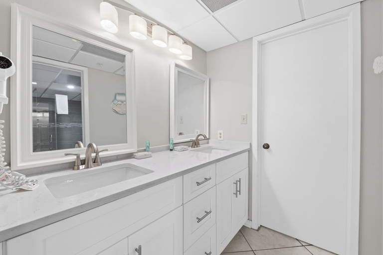 Bathroom 4, Edgewater by Book That Condo, Bay