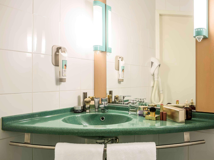 Bathroom 5, ibis Szczecin Centrum, Szczecin