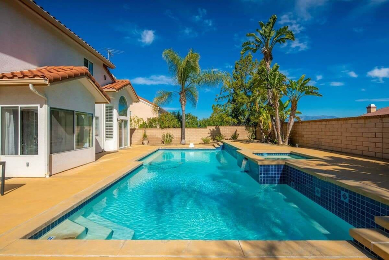 Sport & Beauty 5, @ Marbella Lane - Captivating Home W/pool, Los Angeles