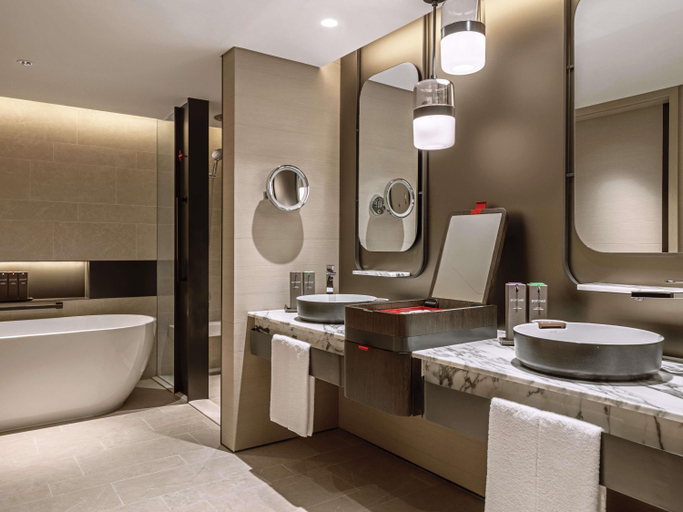 Bathroom 10