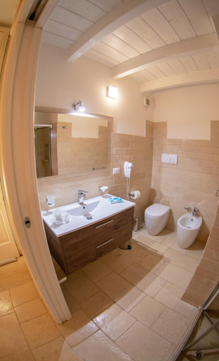 Bathroom 3, Palazzo Vilei, Lecce