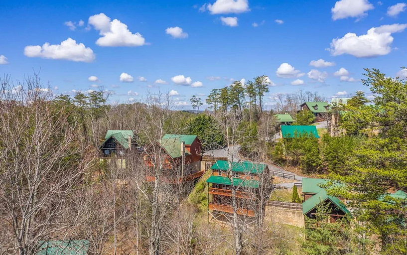 Room 2, Mountain Escape Book Now, Sevier