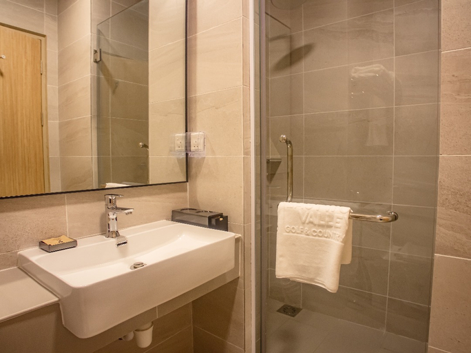Bathroom 4, Eastwood Valley Golf & Country Club, Miri