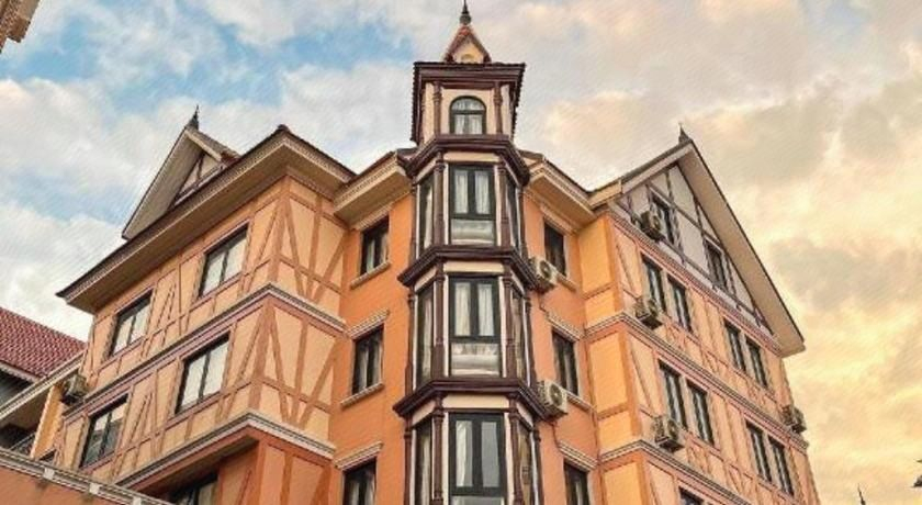 Exterior & Views