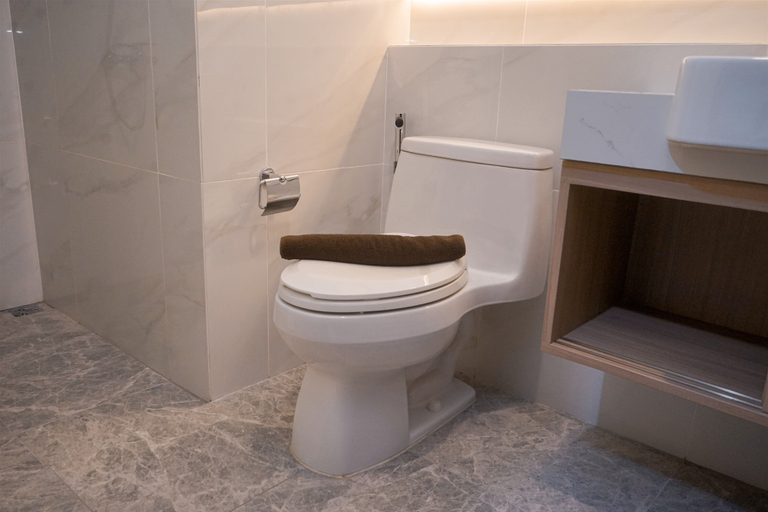 Bathroom 5, Warm And Well Designed 1Br At The Smith Alam Sutera Apartment, Tangerang