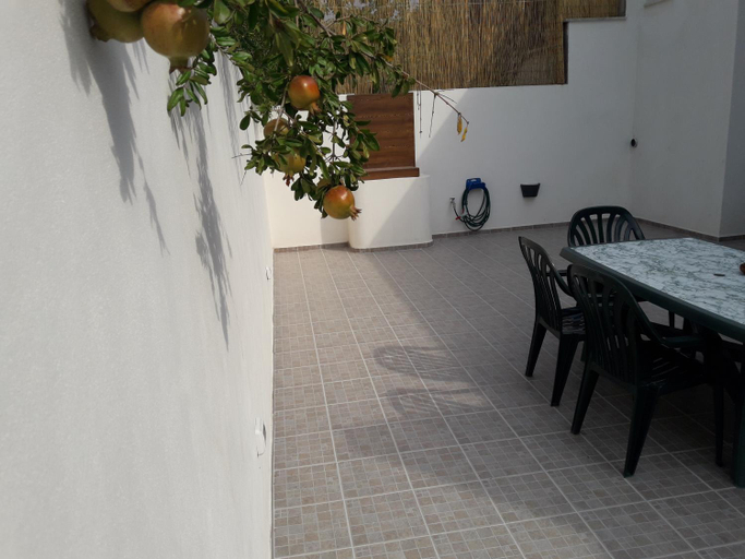 Others 5, Via alessandria, Lecce