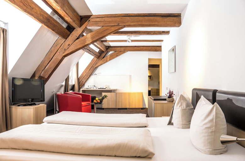 Bedroom 3, Hotel Hofgut Hohenkarpfen, Tuttlingen