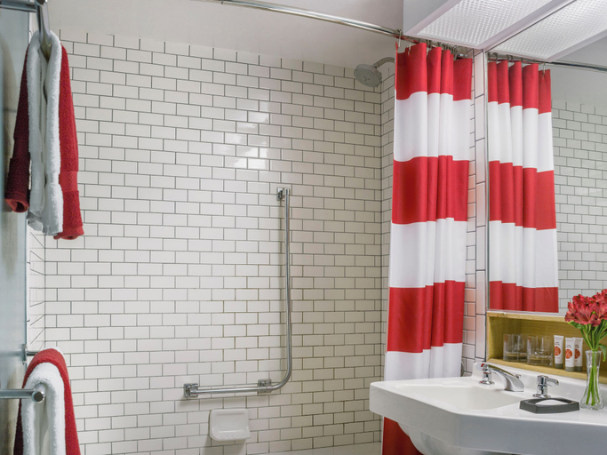 Bathroom 3, Lake House at High Peaks Resort, Essex