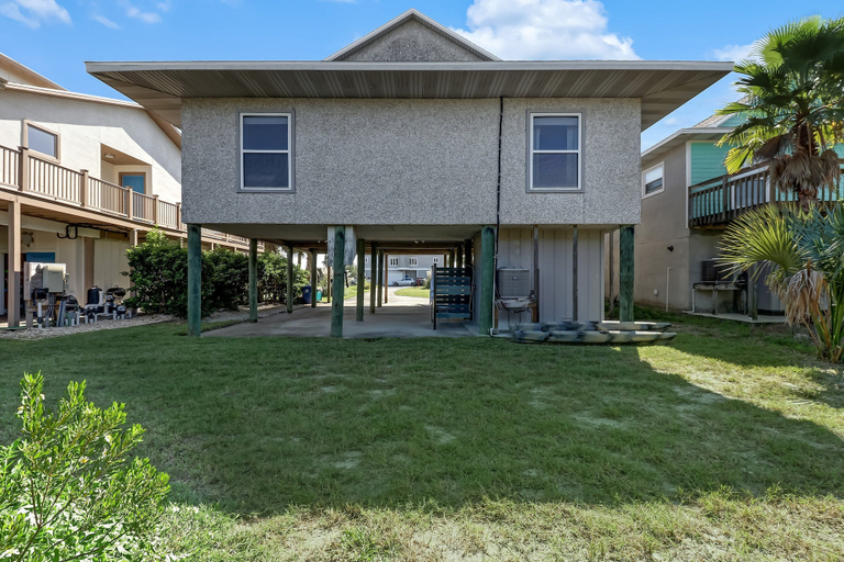 Exterior & Views 2, Redecorated Pet Friendly Home by RedAwning, Nassau
