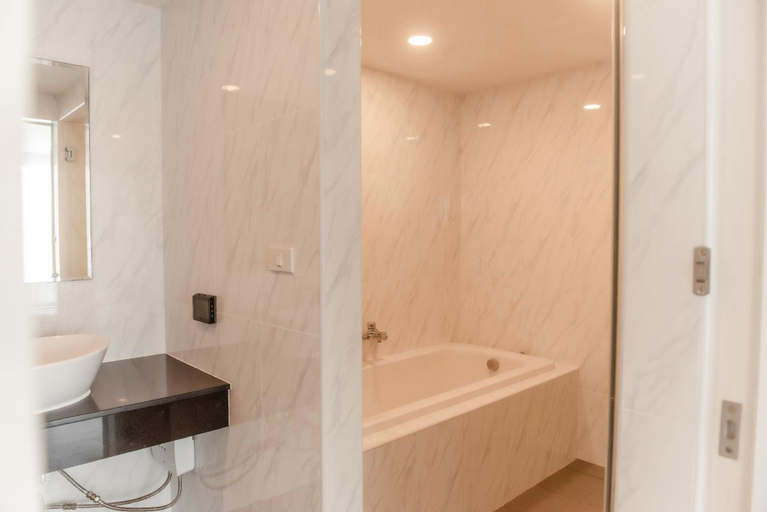 Bathroom 4, The Rizin Hotel Phratamnak, Pattaya