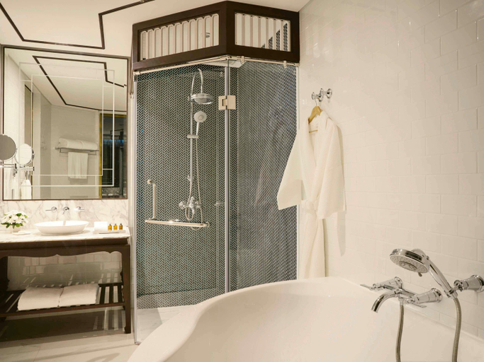 Bathroom 13