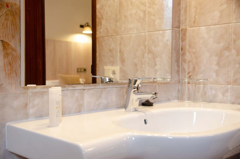 Bathroom, Hostal Noguera, Lleida