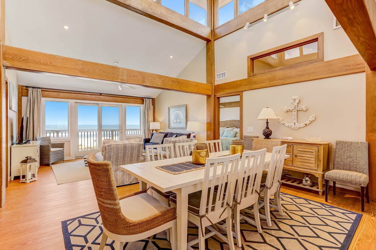 Food & Drinks, Oceanfront Pet Friendly Unit by RedAwning, Nassau