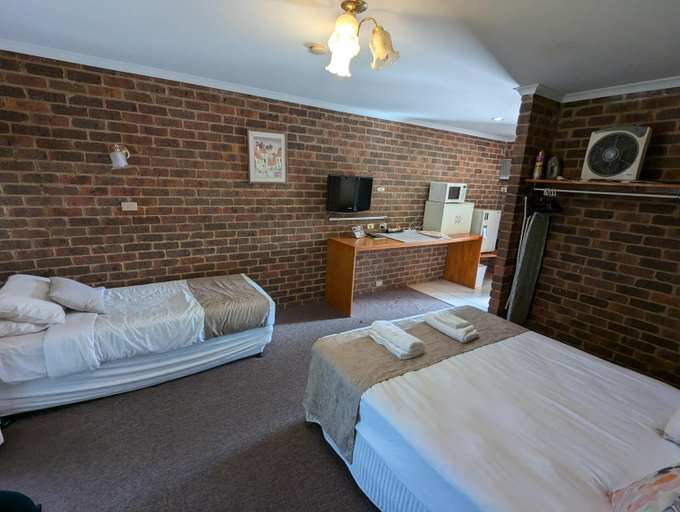 Others 4, Barham Colonial Motel, Wakool