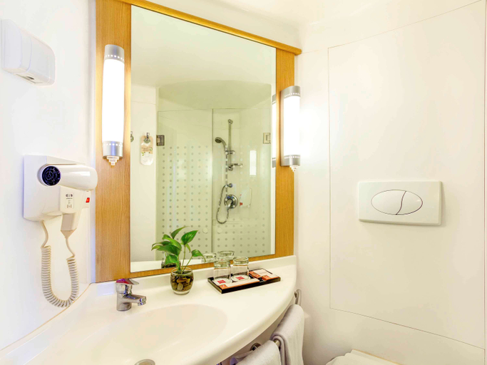Bathroom 7