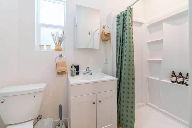 Others 4, Charming Family 2BR Midtown Reno - Pets Welcome, Washoe
