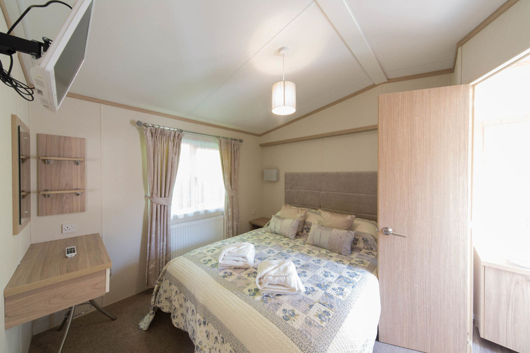 Bedroom 2, Herston Log Cabins and Holiday Lodges, Dorset