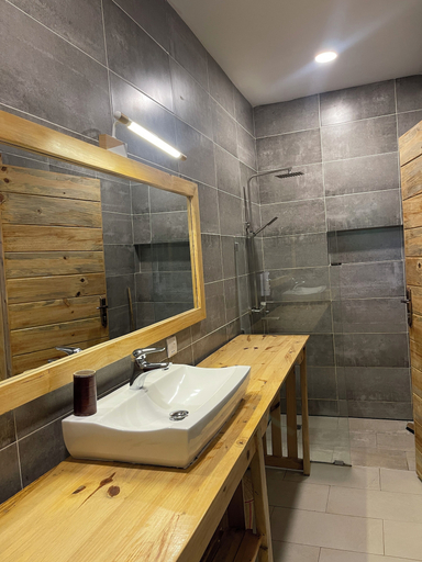 Bathroom 3, Eagle View Lodge, Kicukiro