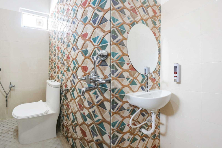 Bathroom 3, Aditya GH, Varanasi