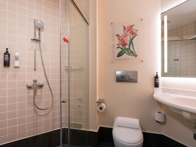Bathroom 14