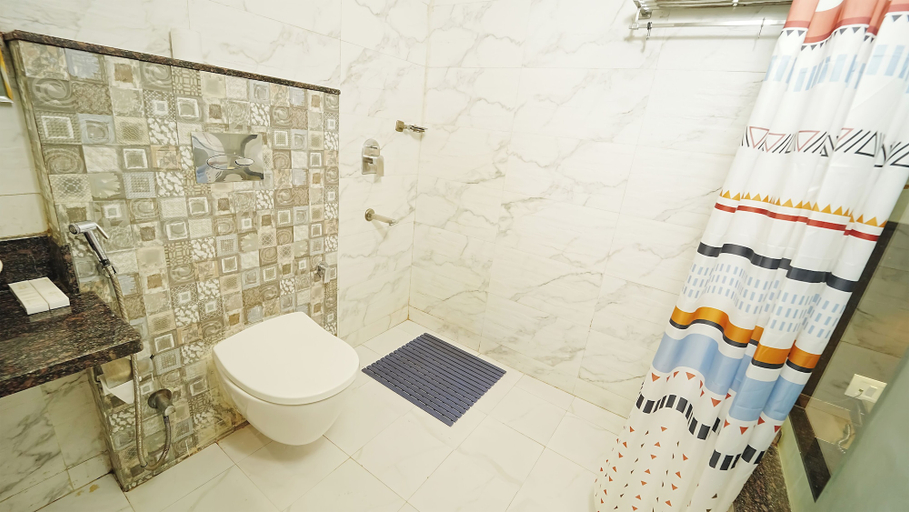 Bathroom 4, Hotel Atulyaa Taj, Agra
