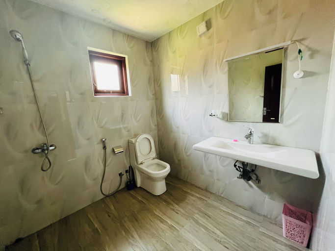 Bathroom 3, Lihiniscandic, Katana