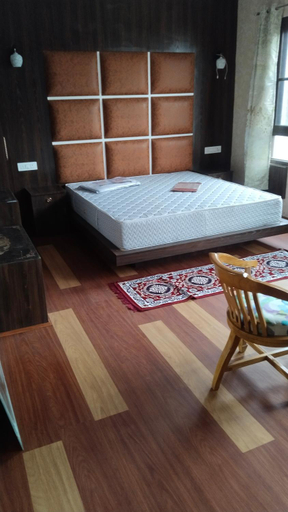 Others 3, dameer palace, Srinagar