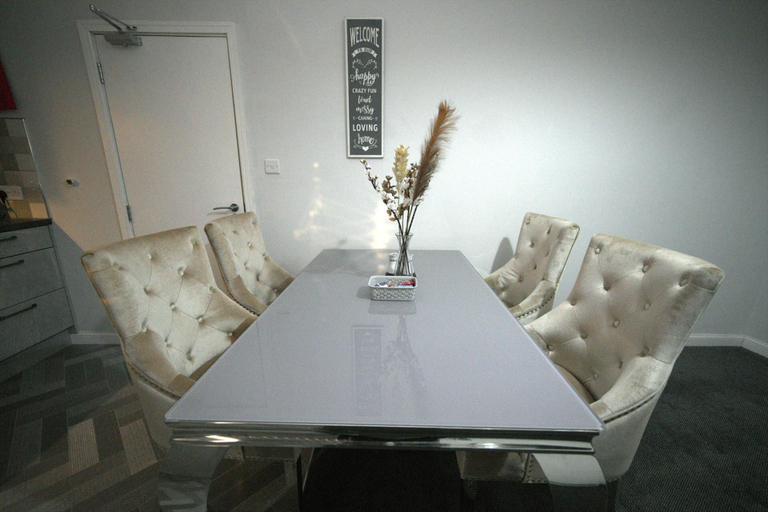 Dining 5, Telford Tranquility Apartment Flat 3 for 4 Guests, Telford and Wrekin