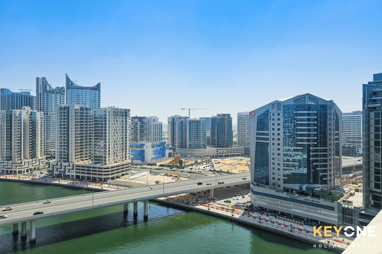 Others 5, Sleek Studio in Privé with Stunning Canal View, Dubai