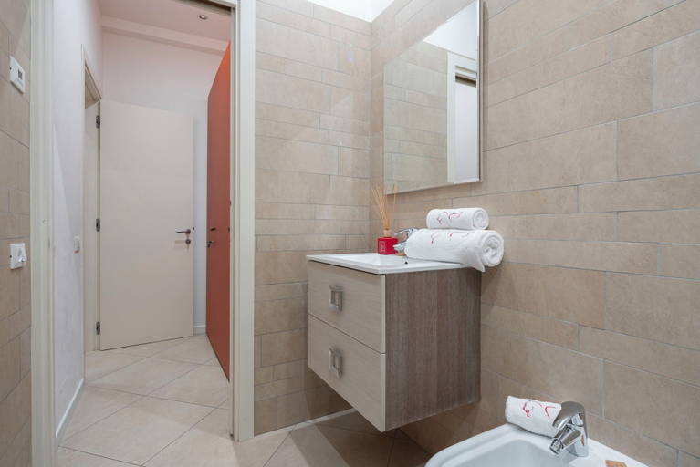 Bathroom 3, The Arsenal Large Apartment, Venezia