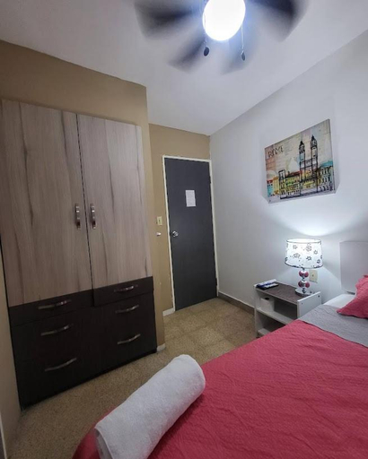 Others 3, Habitaciones R-6, Panamá