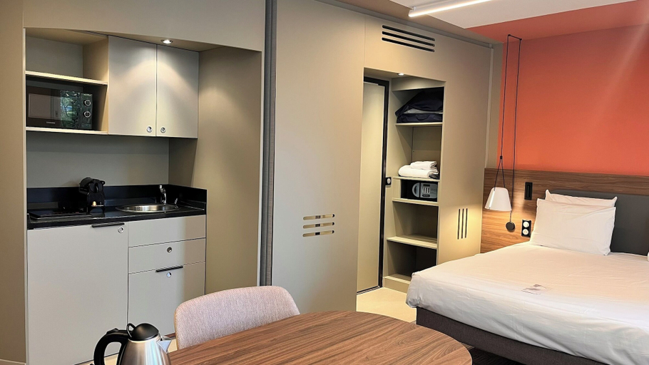 Bedroom 2, Novotel Suites Clermont Ferrand Polydome, Puy-de-Dôme
