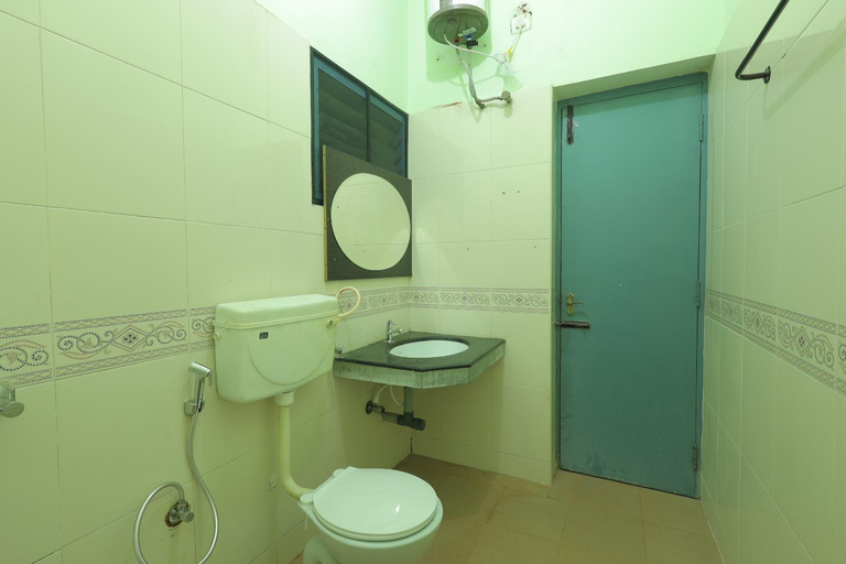 Bathroom 2, Day One's Kalyanam - Service Apartment, Madurai