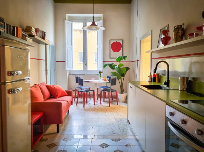 Room 4, Via Arte Della Lana 16, Napoli