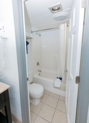 Bathroom 4, Admiral on Baltimore, Sussex