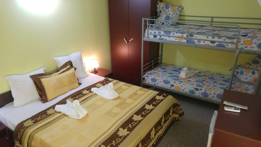 Bedroom 2, Pensiunea La Castel - Piscina incalzita, Costinesti