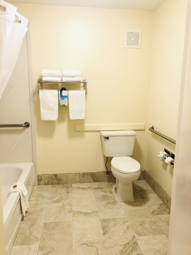 Bathroom 4, Days Inn & Suites by Wyndham Navarre - near Beaches/Hurlburt, Santa Rosa