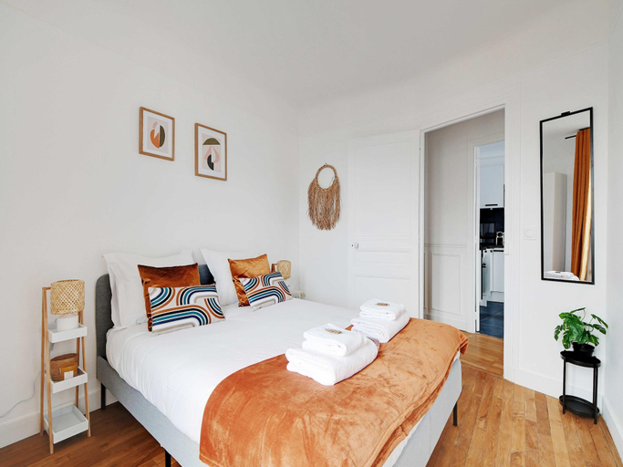Bedroom 2, Cozy Apartment 2Bdr4P - in the Heart of Suresnes, Hauts-de-Seine