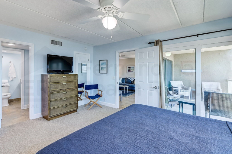 Bedroom 3, Upper unit Overlooking the Beautiful Outdoor Space and Pier by RedAwning, Nassau