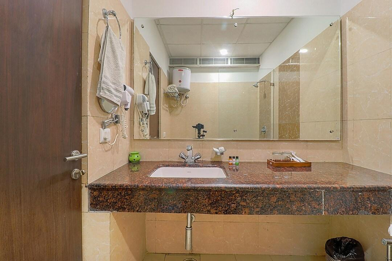 Bathroom 4, Hotel Alaknanda, Dehradun