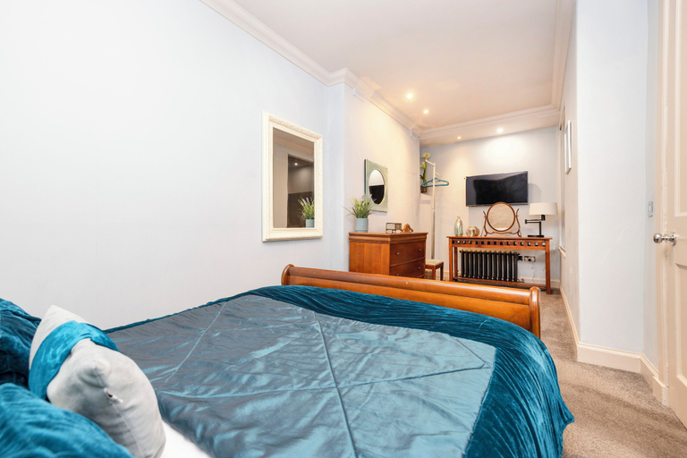 Others 3, JOIVY Ultra Luxe 3BR home near Princes St, Edinburgh