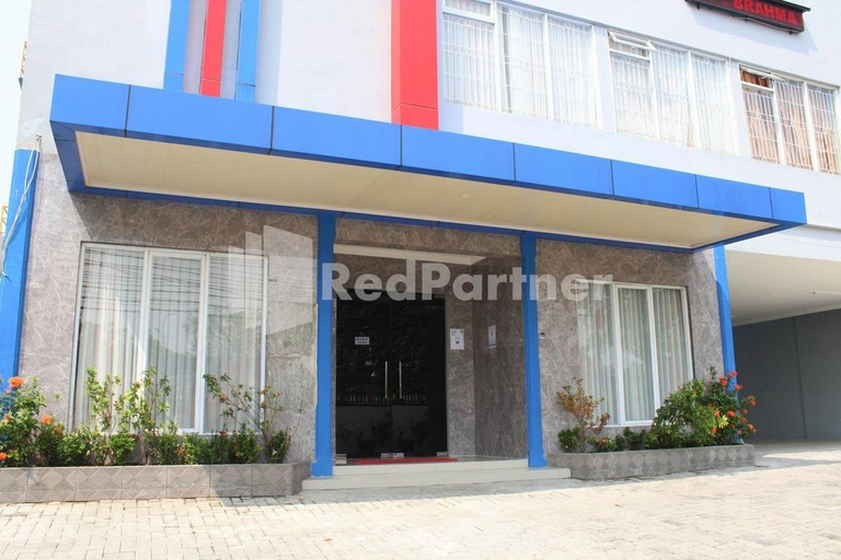 Exterior & Views 4, Brahma Hotel RedPartner, East Jakarta
