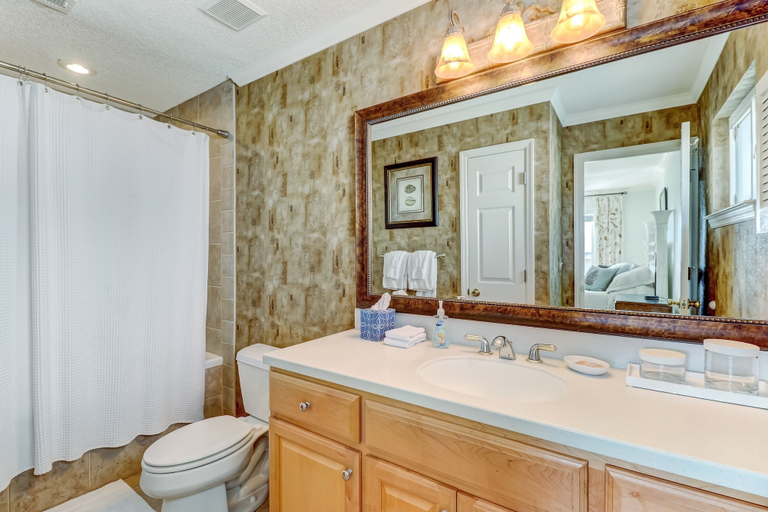 Bathroom 4, Redecorated Pet Friendly Home by RedAwning, Nassau
