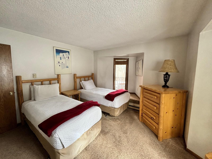 Bedroom 1, Silverado II Resort & Event Center, Grand