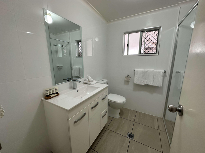 Bathroom 4, Best Western Ambassador Motor Lodge, Hervey Bay - Pt A