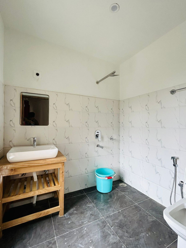Bathroom 3, Hotel The Milky Way, Leh