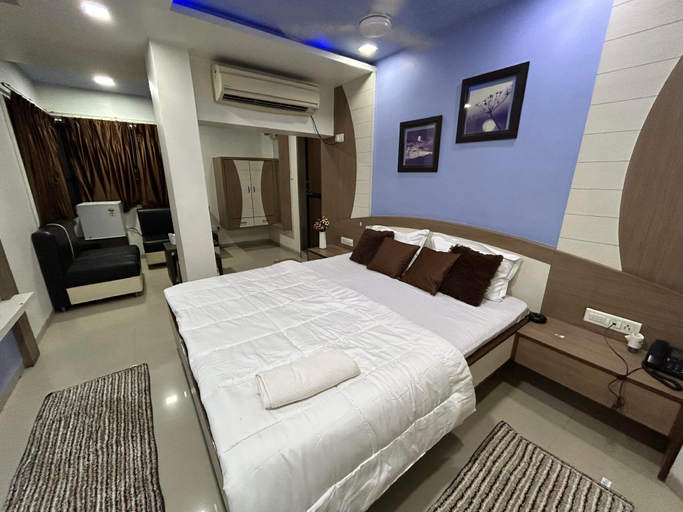 Others 2, Hotel Planet, Gandhinagar