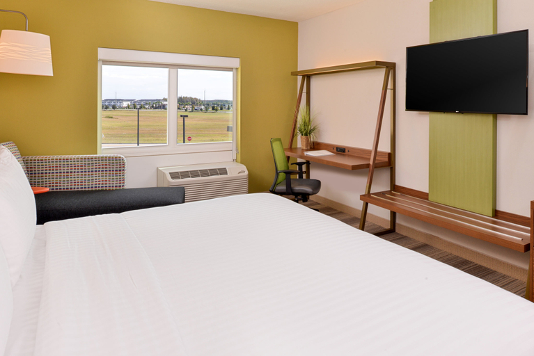 Holiday Inn Express & Suites TRINITY - Tap to explore photos