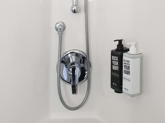 Bathroom 10